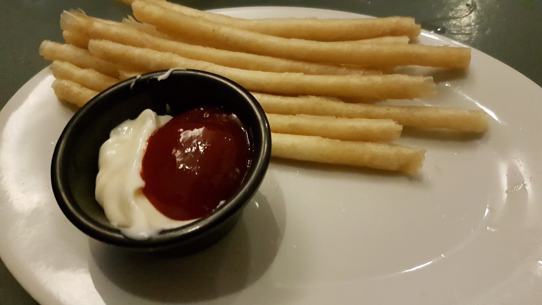 Cheese lumpia plated in a basket